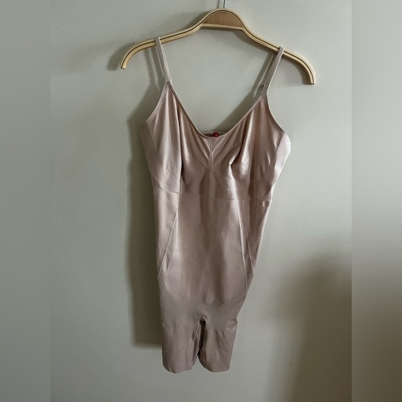 SPANX Plus Size On Core Mid-Thigh Bodysuit - Nude Size 1x Staple Lightweight - Picture 2 of 11